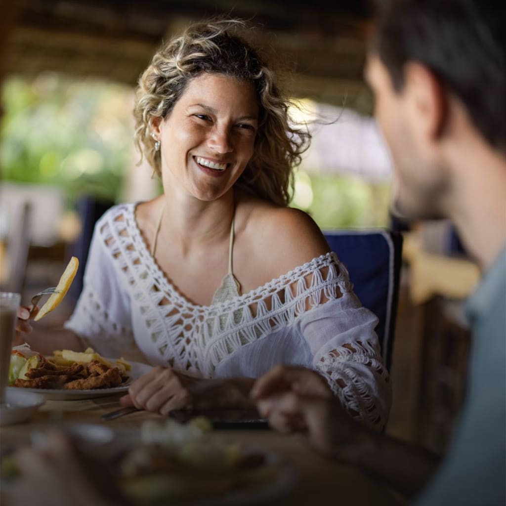 Pick up a relaxed lunch or dinner to enjoy by the pool or take to go.